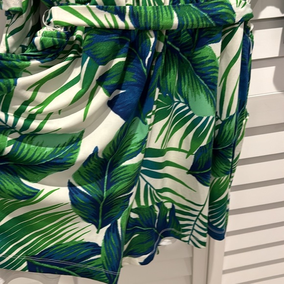 Venus Pre Loved Tropical Palm Trees Romper with Belt & Pockets, lined on bottom. - Picture 8 of 11